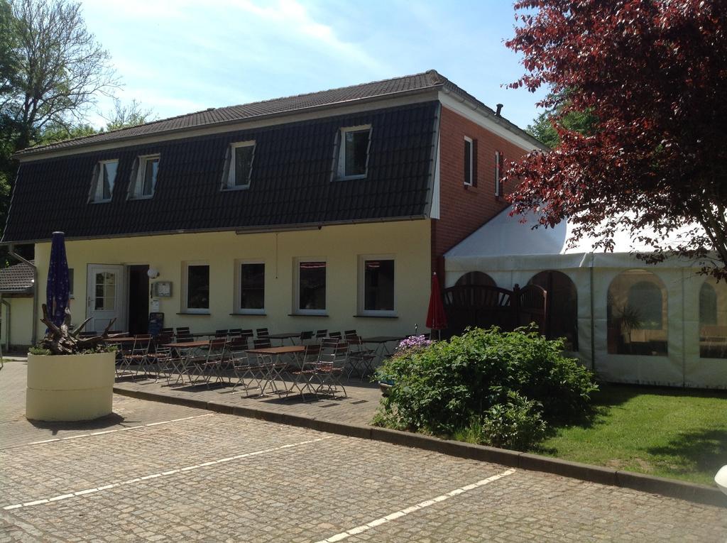 Café&Pension Am Brunnen Parchim Esterno foto