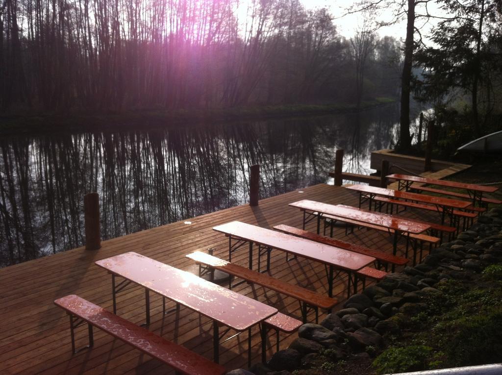 Café&Pension Am Brunnen Parchim Esterno foto