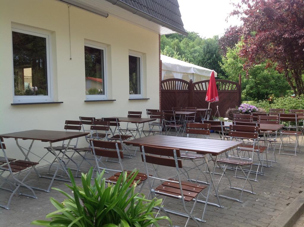 Café&Pension Am Brunnen Parchim Esterno foto