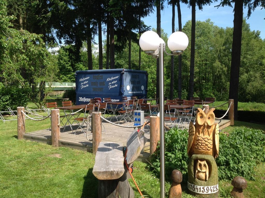 Café&Pension Am Brunnen Parchim Esterno foto