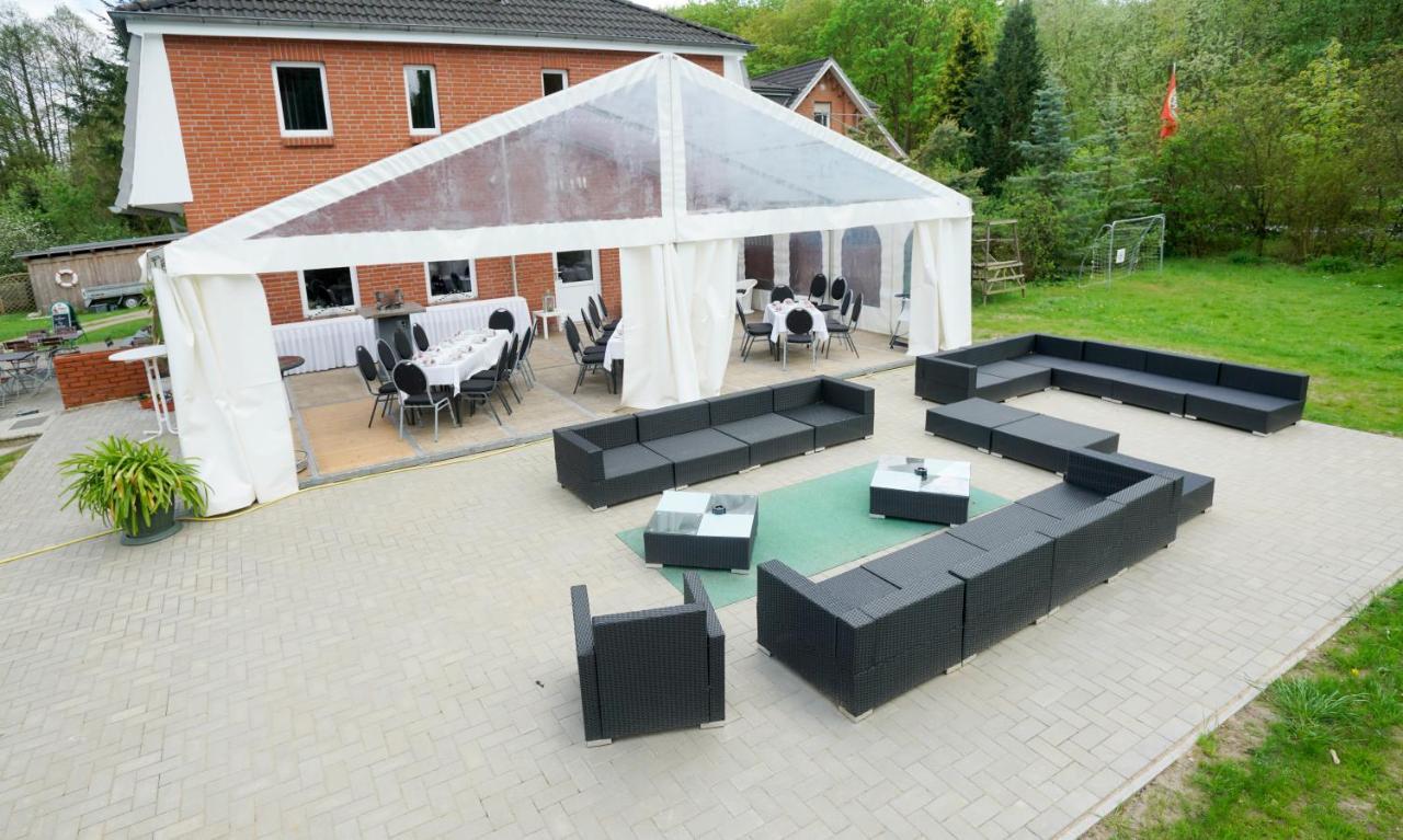 Café&Pension Am Brunnen Parchim Esterno foto
